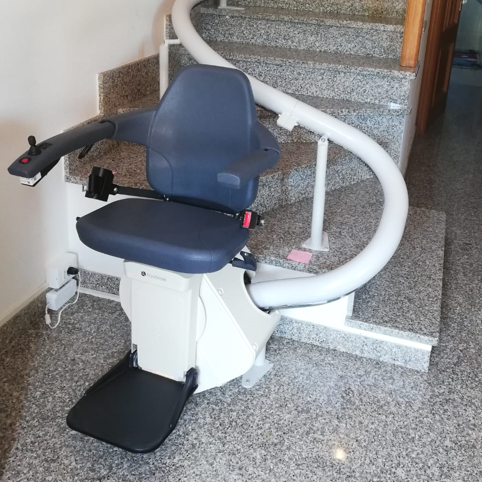 Montascale su scala in marmo